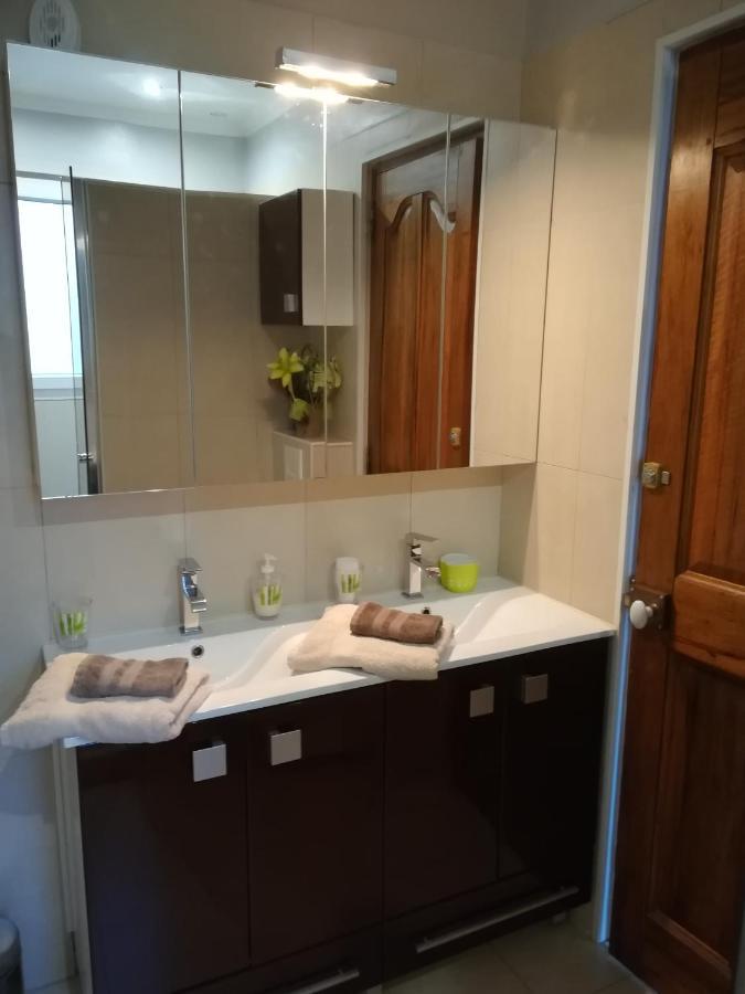 Appartements Dans Villa Privee Avec Piscine, Jardin, Parking Clos, Wifi, Climatisation Meyreuil Exterior foto