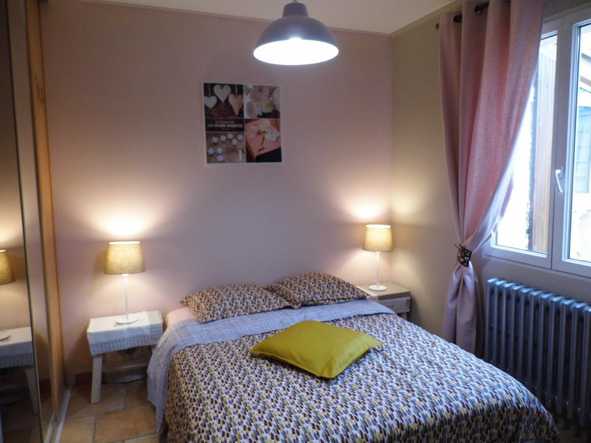 Appartements Dans Villa Privee Avec Piscine, Jardin, Parking Clos, Wifi, Climatisation Meyreuil Exterior foto