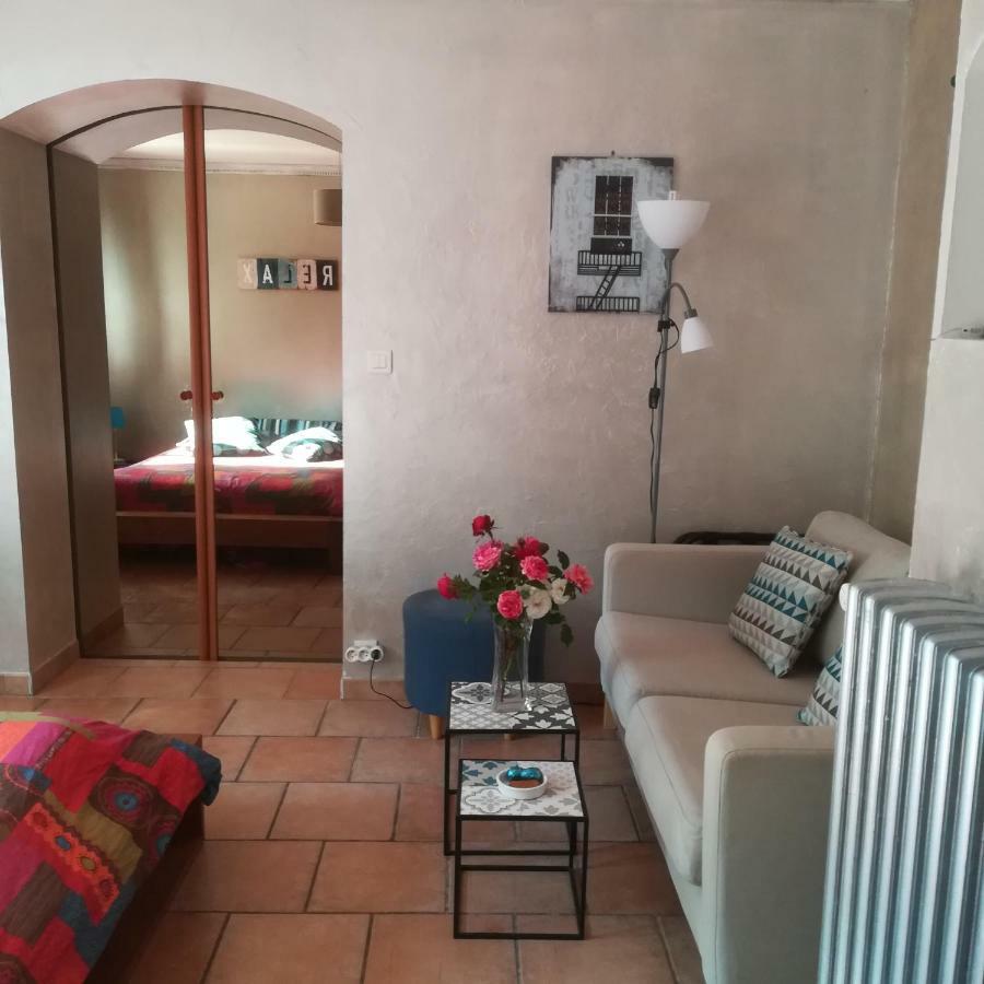 Appartements Dans Villa Privee Avec Piscine, Jardin, Parking Clos, Wifi, Climatisation Meyreuil Exterior foto