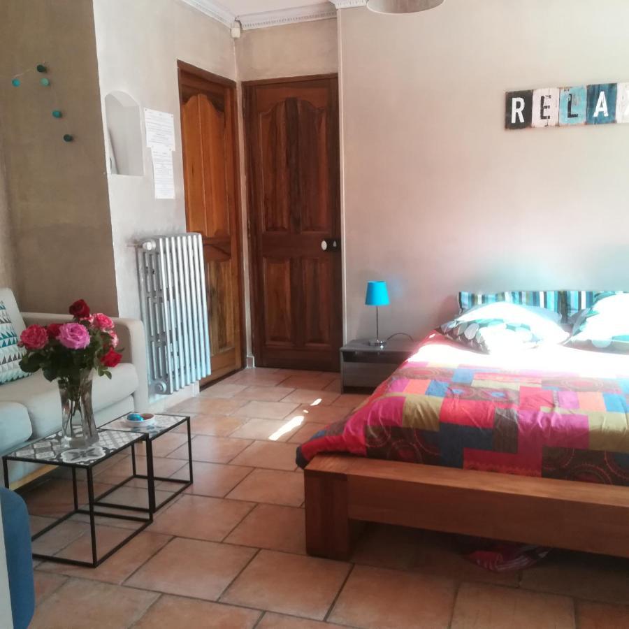 Appartements Dans Villa Privee Avec Piscine, Jardin, Parking Clos, Wifi, Climatisation Meyreuil Exterior foto